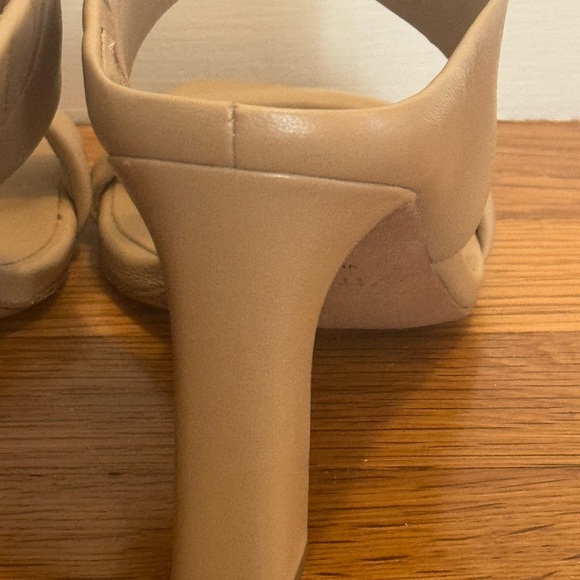 VINCE Quinn Leather Sandals Tan Nude Block Heels Shoes Size 7.5 7 1/2 Designer - Picture 6 of 14